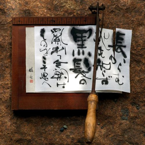 ビルマ翡翠精細彫刻「蓮葉元寳霊芝獅子」(A貨保証)(整理番号:AJ09) 金襴生地 洛レイ四丁 鯉（10000） 74-10000.金 オカダヤ(okadaya