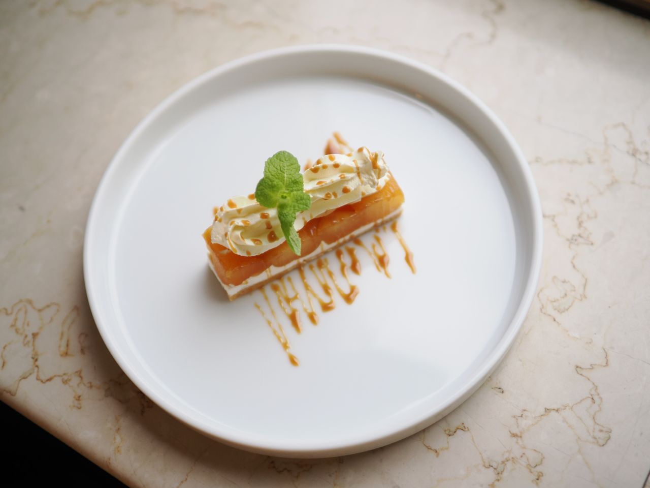 ドゥ マゴ パリ プチカフェ」 3周年を記念して、「タルトタタン」を
