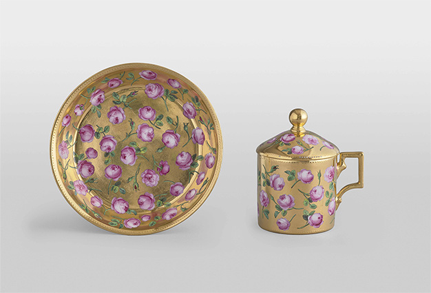 ウィーン窯・帝国磁器製作所（ゾルゲンタール時代）/フェルディナント・エーベンベルガー《金地薔薇文カップと受皿》1798年頃、硬質磁器