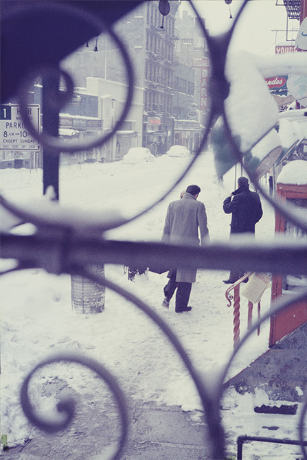 ソール・ライター 《無題》 撮影年不詳、発色現像方式印画 ©Saul Leiter Foundation