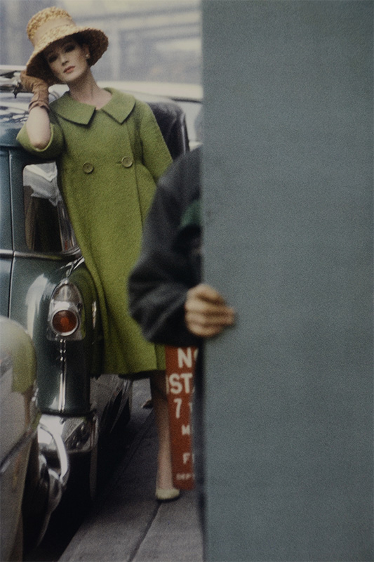 ソール・ライター 《『Harper's BAZAAR』》 1959年2月号、発色現像方式印画 ©Saul Leiter Foundation