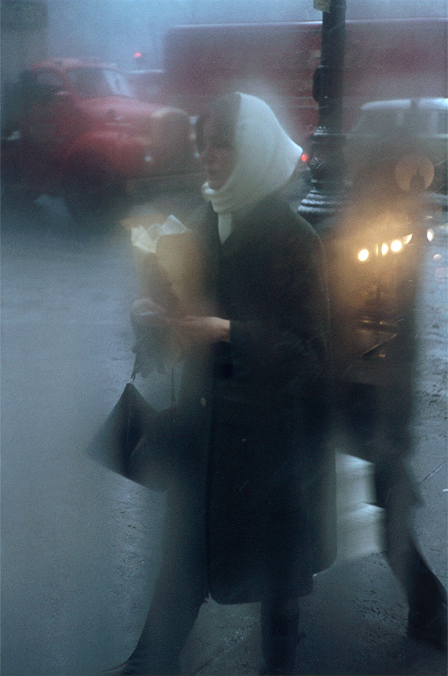 ソール・ライター《ソームズ・バントリー》 1950年代、
発色現像方式印画
©Saul Leiter Foundation