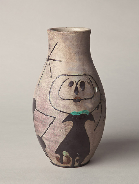 ジュゼップ・リュレンス・イ・アルティガス、
ジュアン・ミロ　《花瓶》　
1946年　炻器　個人蔵
© Successió Miró / ADAGP, Paris & JASPAR, Tokyo, 2021 E4304