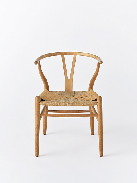 ハンス・ウェグナー《Yチェア CH24》写真