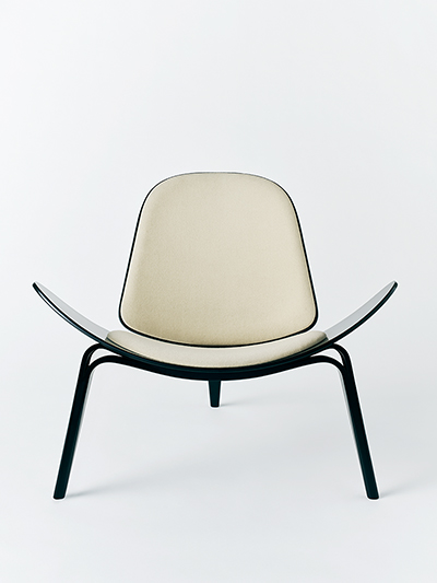 《スリーレッグドシェルチェア プロトタイプ》写真