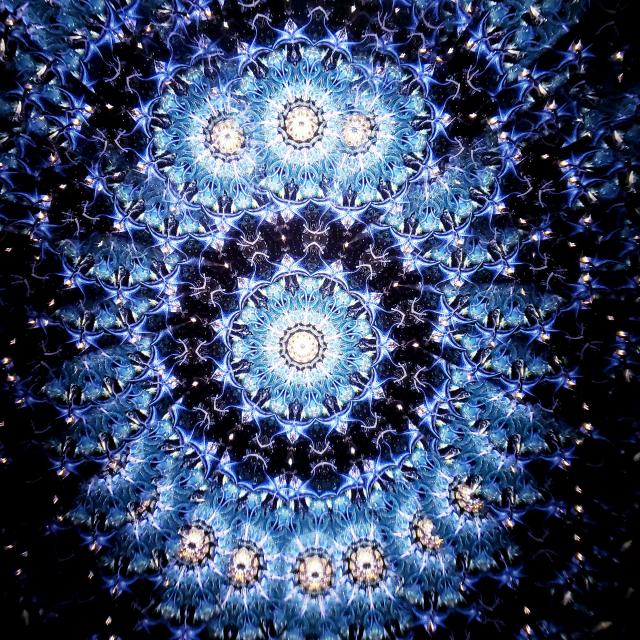 作家作品　万華鏡 水色 Aqua | GELLERY | 万華鏡作家 中里保子 glass-station